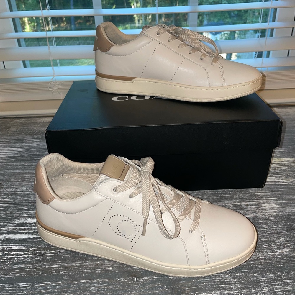 Coach lowline leather low top sneakers size US 8.5.